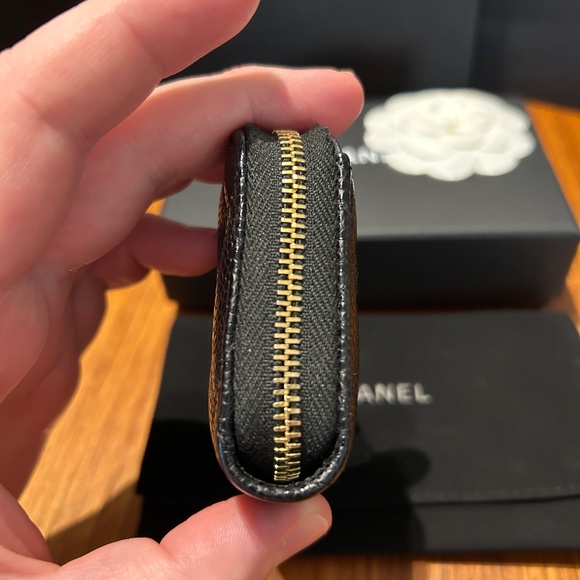 Chanel Zipped Cardholder - Black with Gold Hardware - Picture 5 of 8